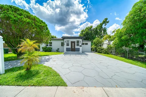 420 NW 104 TER, Miami FL 33150