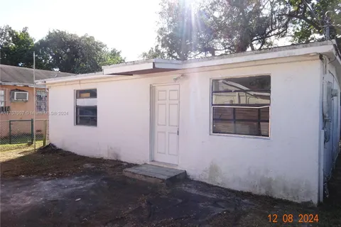 2336 NW 60th St, Miami FL 33142