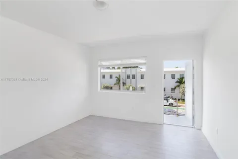 1601 Meridian Ave # 207, Miami Beach FL 33139