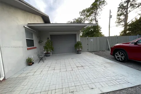 5020 Canal Dr, Lake Worth FL 33463