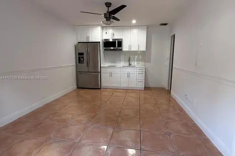 18805 Oakland Hills Dr, Hialeah FL 33015