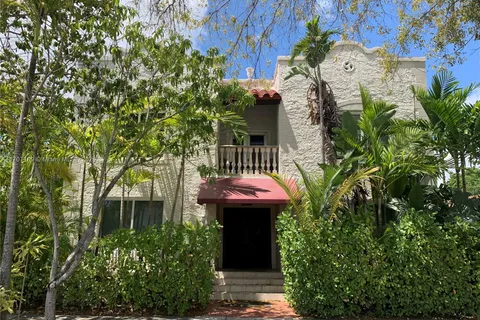 712 SW 56 AV # 6, Coral Gables FL 33134