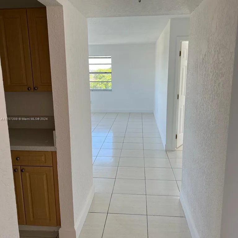 1095 W 77th St # 213, Hialeah FL 33014