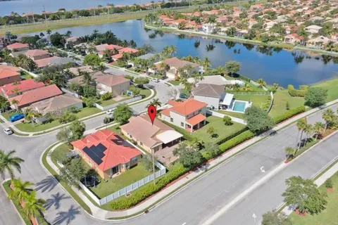 18723 SW 15th St, Pembroke Pines FL 33029