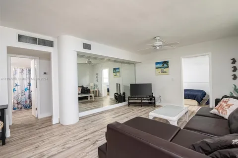 5005 Collins Ave # 1225, Miami Beach FL 33140