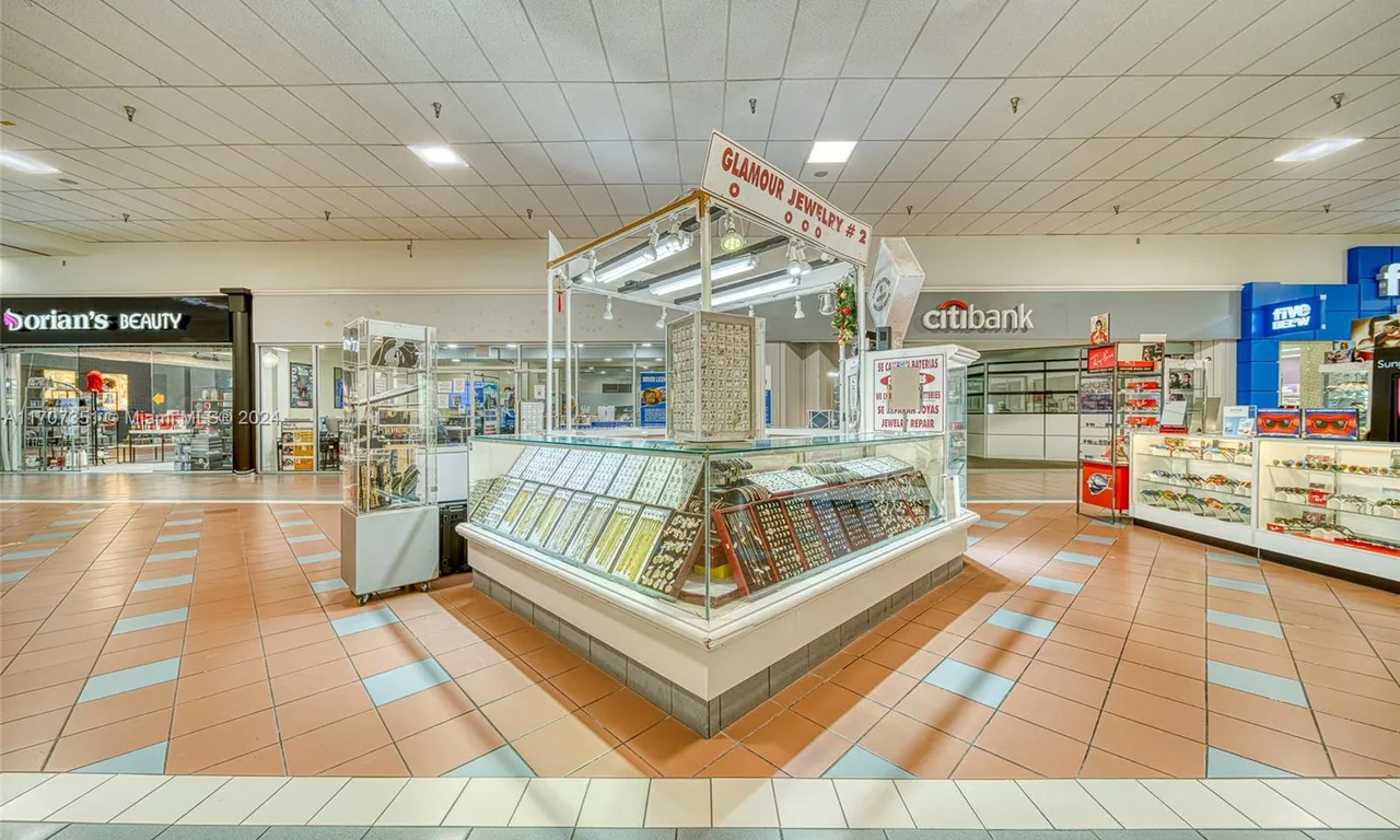 Jewelry Store Kiosk In Mall For Sale, Miami FL 33174