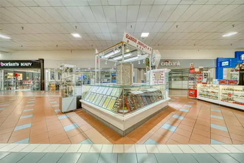 Jewelry Store Kiosk In Mall For Sale, Miami FL 33174