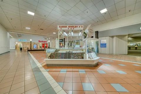 Jewelry Store Kiosk In Mall For Sale, Miami FL 33174