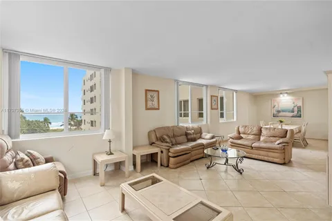 5005 Collins Ave # 425, Miami Beach FL 33140