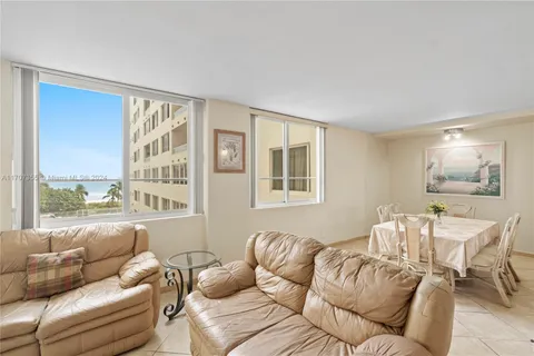 5005 Collins Ave # 425, Miami Beach FL 33140