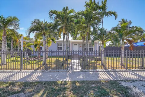 10740 SW 48th Ter, Miami FL 33165