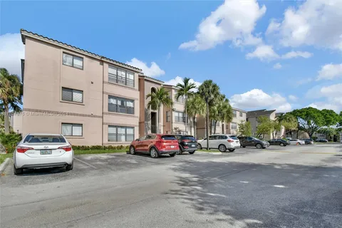 2866 S University Dr # 5105, Davie FL 33328