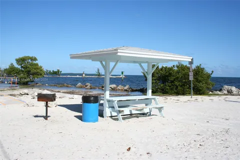 559 Beach Rd, Tavernier FL 33070