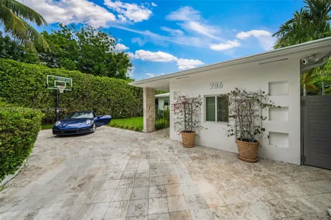 736 W 51 st # 736, Miami Beach FL 33140