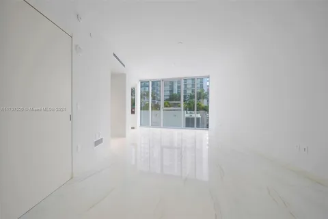 300 Biscayne Boulevard Way # 1105, Miami FL 33131