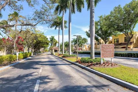 3549 Magellan Cir # 414, Aventura FL 33180