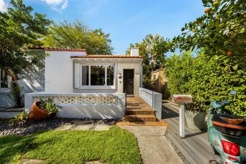 4220 Royal Palm Ave, Miami Beach FL 33140