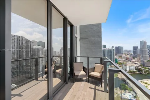 88 SW 7 Street # 3403, Miami FL 33130