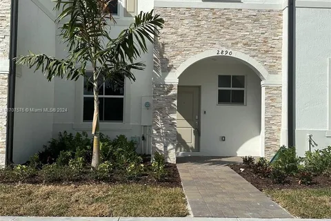 2890 SE 26 terrace # 2890, Homestead FL 33035