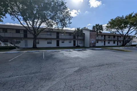 6001 Shakerwood Cir # 205, Tamarac FL 33319