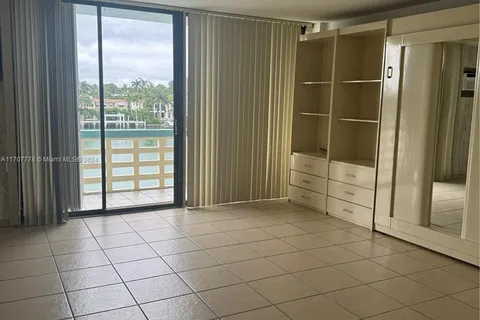 6484 Indian Creek Dr # 311, Miami Beach FL 33141