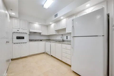 4001 S Ocean Dr # 8D, Hollywood FL 33019