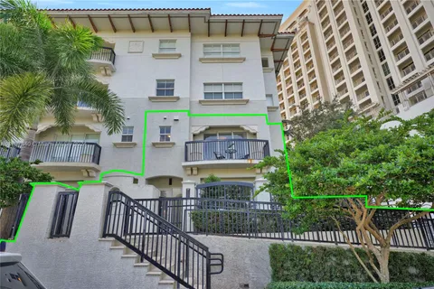 50 Alhambra Cir # 112, Coral Gables FL 33134