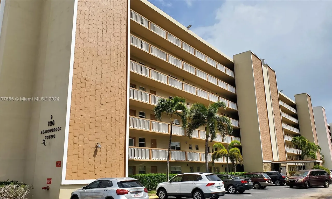 900 NE 12th Ave # 207, Hallandale Beach FL 33009