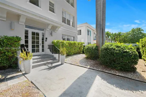 1027 Pennsylvania Ave # 306, Miami Beach FL 33139