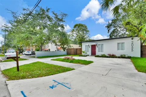 2055 NE 140th St, North Miami Beach FL 33181