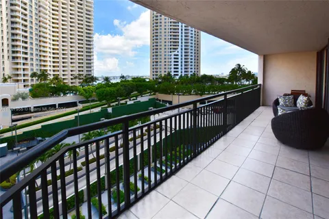 540 Brickell Key Dr # 815, Miami FL 33131