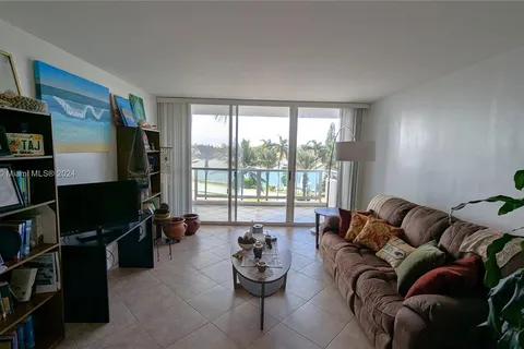 5161 Collins Ave # 607, Miami Beach FL 33140