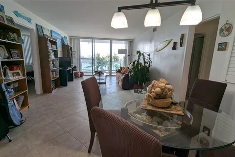 5161 Collins Ave # 607, Miami Beach FL 33140