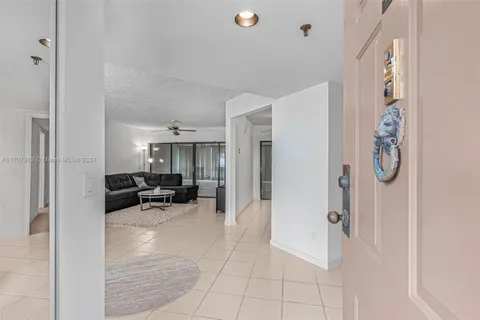 7507 La Paz Blvd # 407, Boca Raton FL 33433