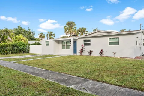 341 SW 67th Ave, Pembroke Pines FL 33023