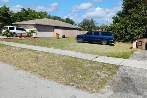 243 SW 3rd St, Deerfield Beach FL 33441