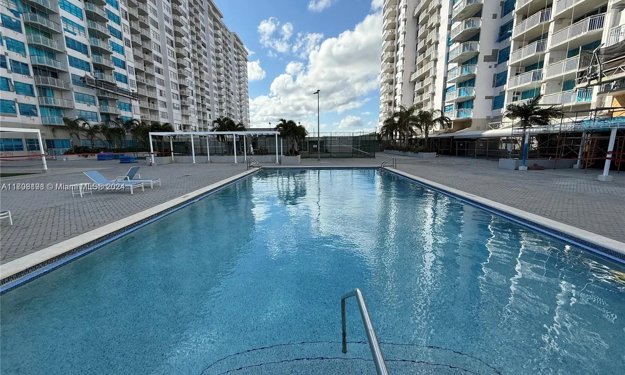 18061 Biscayne Blvd # 804, Aventura FL 33160