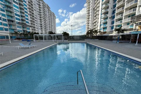 18061 Biscayne Blvd # 804, Aventura FL 33160