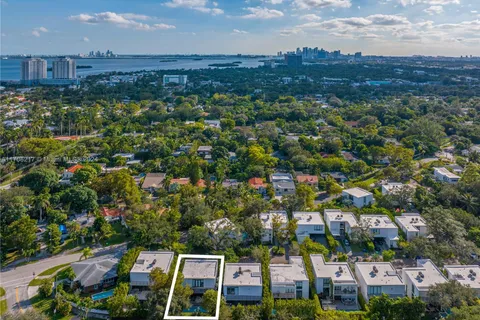 8611 Arboretum Ln, Miami FL 33138