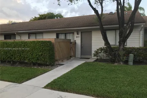 9811 NW 36th St # 9E, Sunrise FL 33351