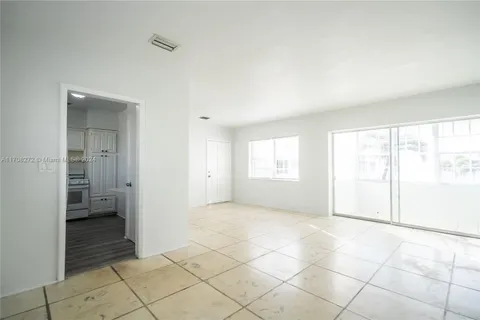 1940 Bay Dr # 18, Miami Beach FL 33141