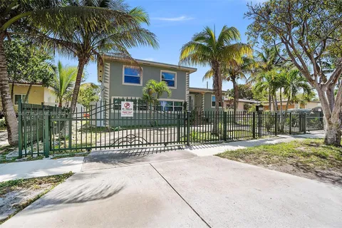 1420 NE 136th St, North Miami FL 33161