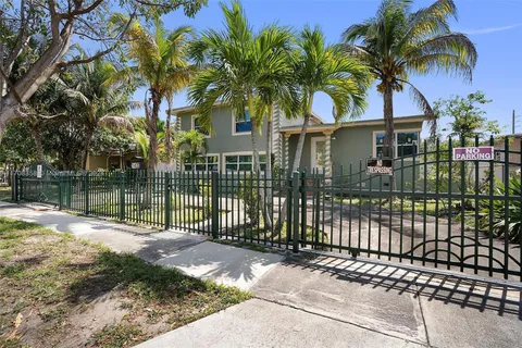 1420 NE 136th St, North Miami FL 33161