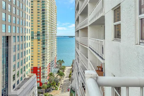 1200 Brickell Bay Dr # 2024, Miami FL 33131