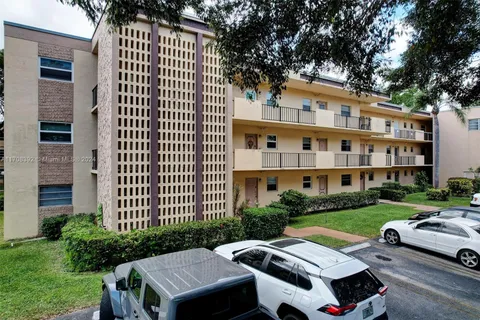 100 Ashbury Rd # 203, Hollywood FL 33024