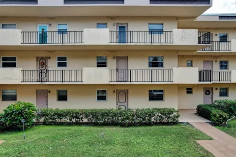 100 Ashbury Rd # 203, Hollywood FL 33024