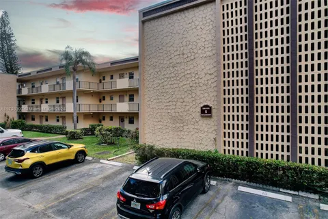 100 Ashbury Rd # 203, Hollywood FL 33024