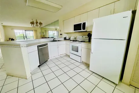 2334 S Cypress Bend Dr # 505, Pompano Beach FL 33069