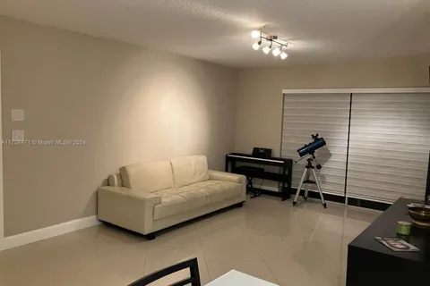 11250 SW 13th St # 220, Pembroke Pines FL 33025