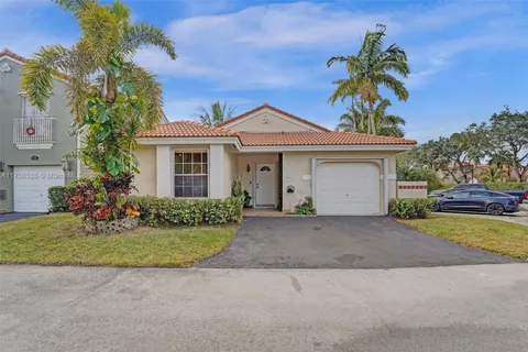 1399 Seagrape Cir, Weston FL 33326